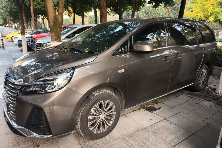 别克GL8 2023款 陆上公务舱 舒适型车身外观4