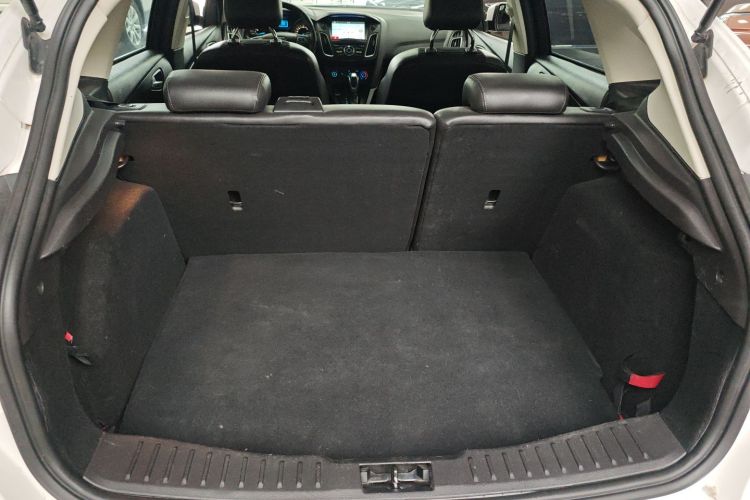 福特 福克斯 2018款 两厢经典 1.6L 自动风尚型智行版局部细节23