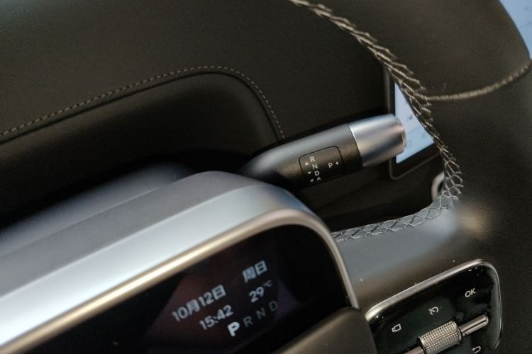 理想汽车 理想L9 2023款 Pro中控内饰18