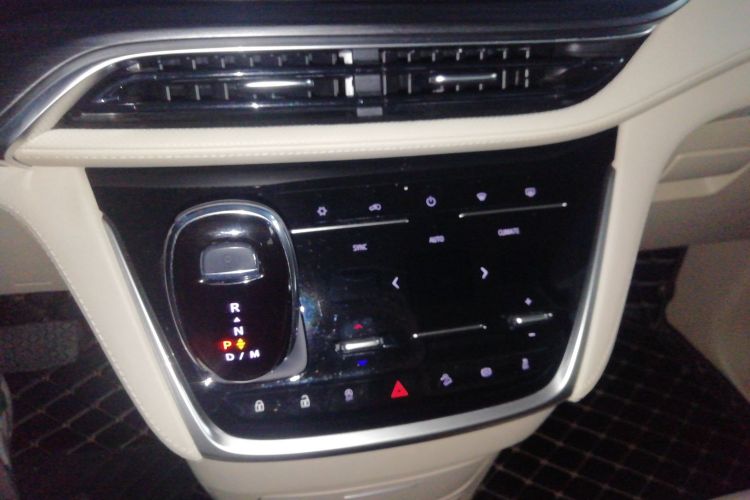 别克GL8 2022款 ES陆尊 653T 尊享型中控内饰18