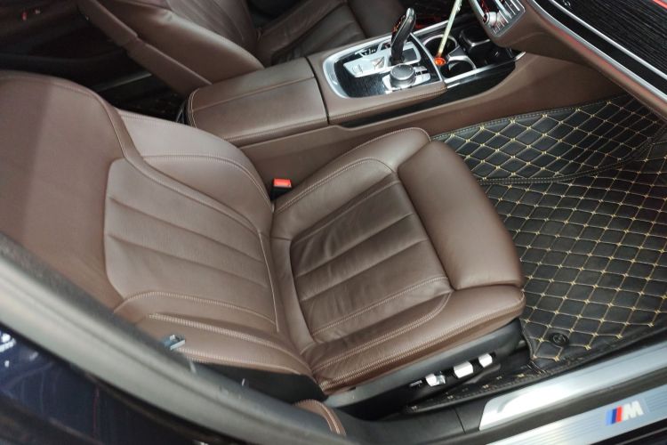 宝马7系 2018款 730Li 领先型 M运动套装局部细节41