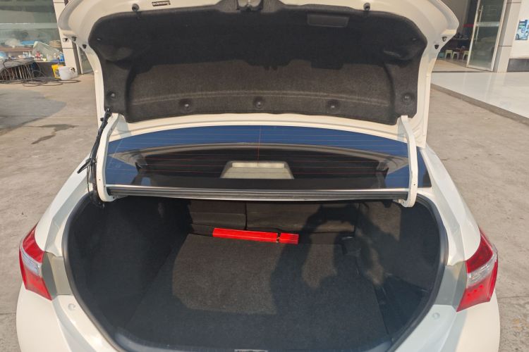 丰田 卡罗拉 2017款 1.2T CVT GL-i真皮版机舱底盘23