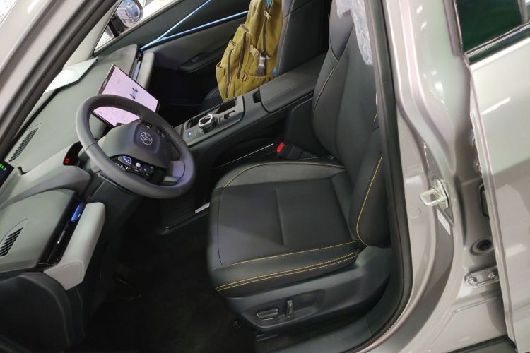 丰田bZ5 2025款 550 PRO中控内饰19