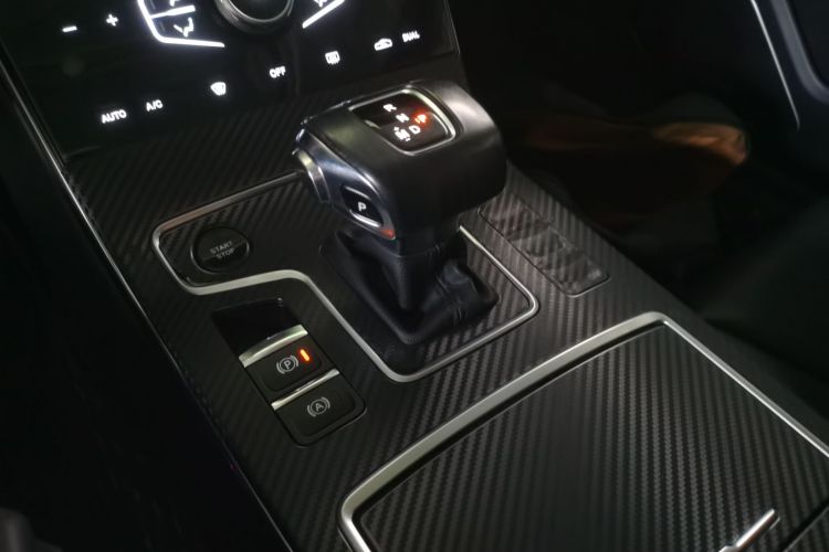 红旗H5 2022款 经典款 改款 1.5T DCT旗韵版中控内饰18