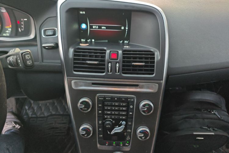 沃尔沃XC60 2016款 T5 AWD 智远版中控内饰16