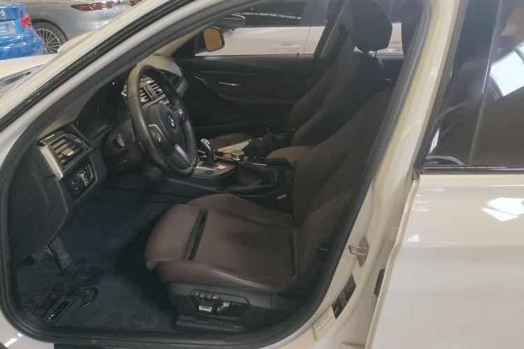 宝马3系 2018款 320Li 领先型M运动套装中控内饰19