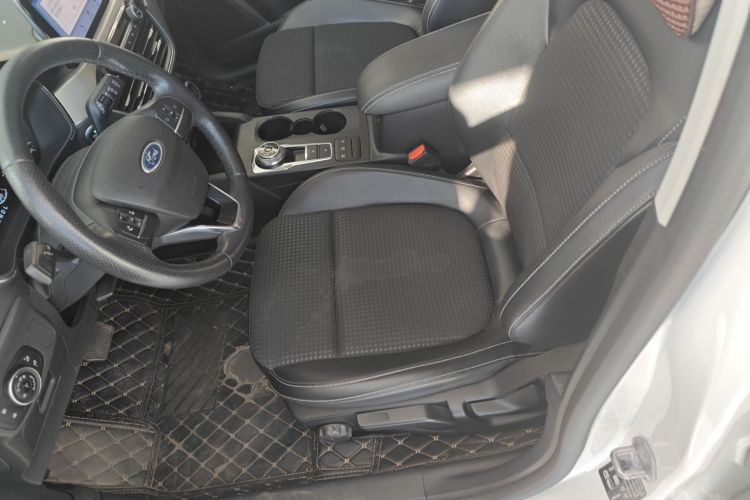 福特 福克斯 2020款 两厢 EcoBoost 180 自动锋潮型中控内饰19