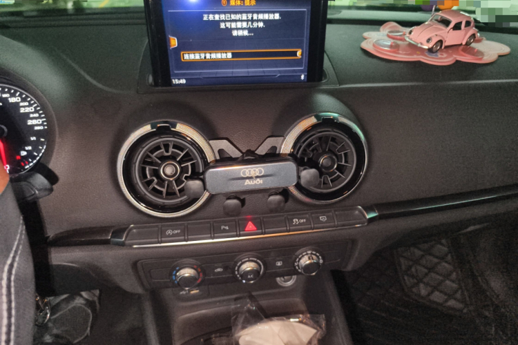 奥迪A3 2018款 30周年年型 Limousine 35 TFSI 时尚型局部细节16