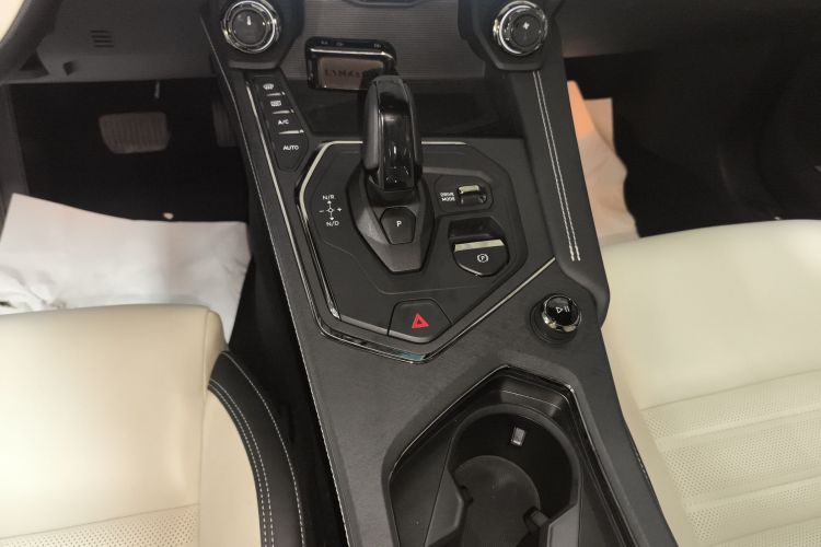 领克01 2023款 1.5TD EM-F 晨曦中控内饰18