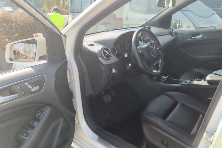 奔驰B级 2015款 B 200 时尚型中控内饰7003