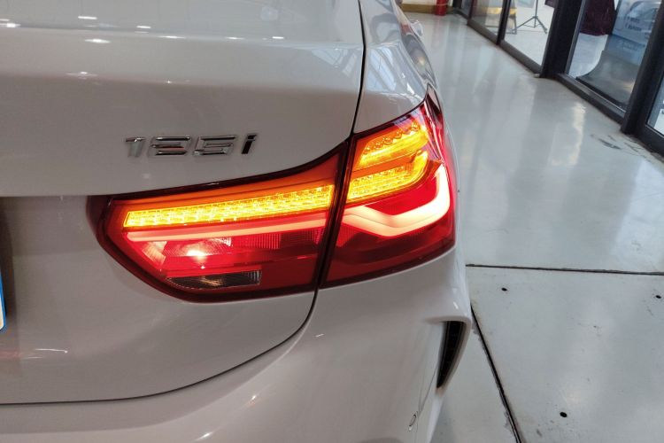 宝马1系 2022款 120i M运动曜夜版车身外观9