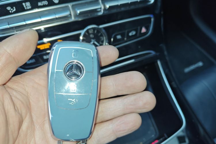 奔驰E级(进口) 2020款 E 260 轿跑车中控内饰7001