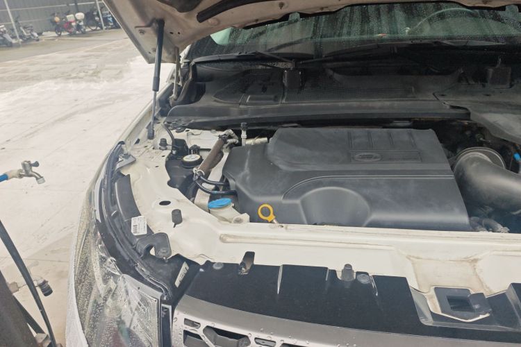 路虎 发现神行 2018款 240PS SE版机舱底盘25