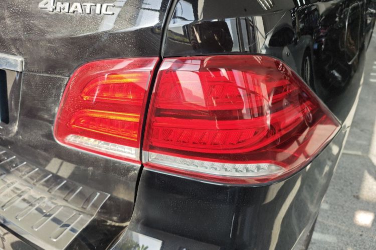 奔驰GLE 2017款 GLE 320 4MATIC 动感型车身外观9