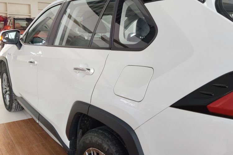 丰田 威兰达 2023款 双擎 2.5L E-CVT四驱尊贵版车身外观4