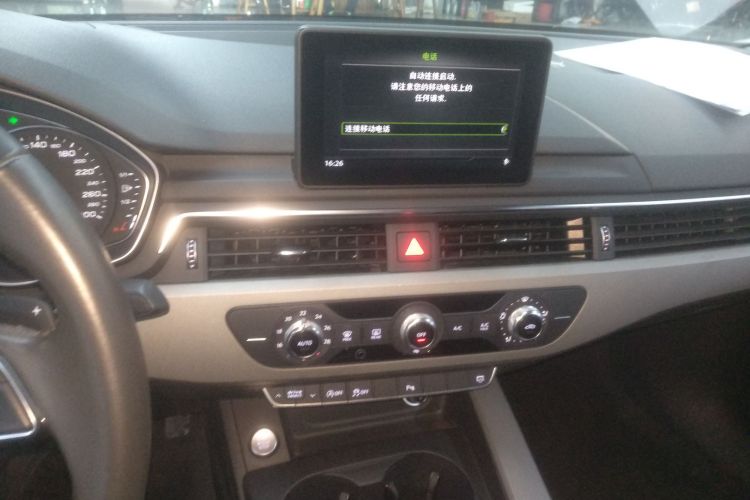 奥迪A4L 2018款 30周年年型 40 TFSI 进取型中控内饰16