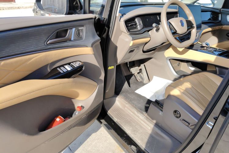 腾势D9 2022款 EV 600 四驱旗舰型中控内饰20