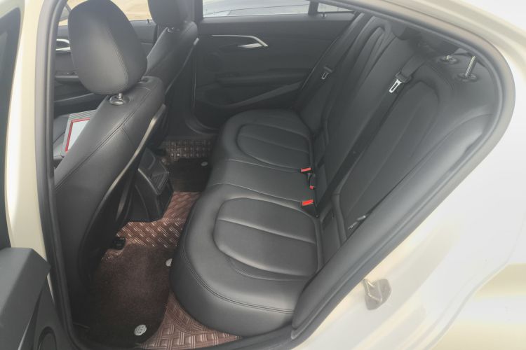 宝马1系 2020款 120i 时尚型中控内饰7004