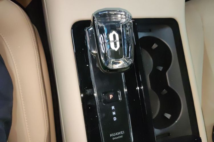 鸿蒙智行 问界M7 2024款 1.5T 智驾后驱Pro版 5座中控内饰18