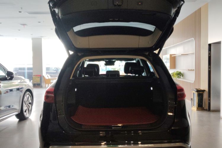 红旗HS5 2022款 改款 2.0T 智联旗享版机舱底盘23