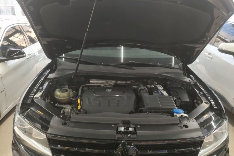 大众 途观L 2018款 改款 330TSI 自动两驱豪华版机舱底盘24