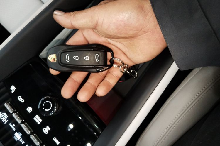 保时捷 Macan新能源 2024款 Macan 长续航版中控内饰7001