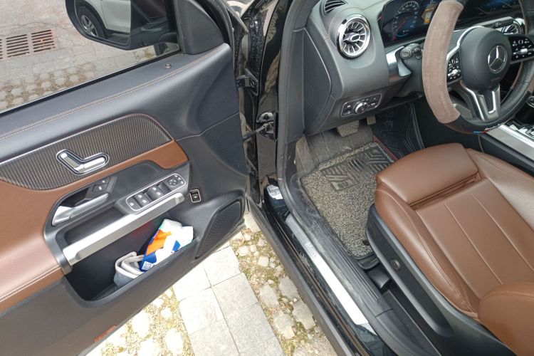 奔驰GLB 2021款 GLB 200 动感型中控内饰20