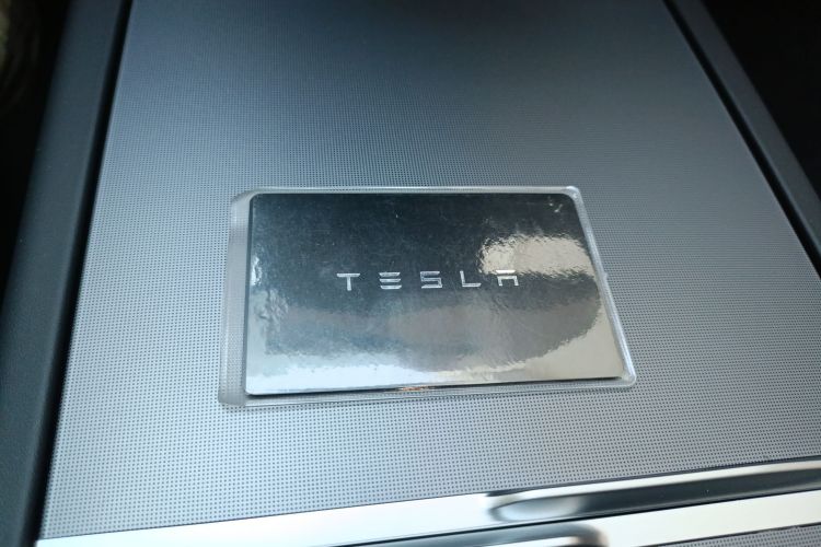 特斯拉 Model Y 2025款 改款 长续航全轮驱动版中控内饰7001