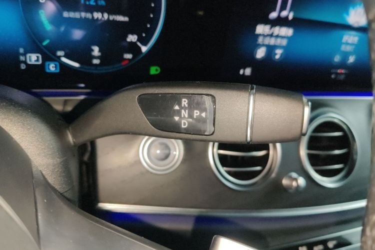奔驰E级(进口) 2022款 E 300 时尚型运动版中控内饰18