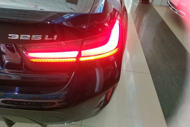 宝马3系 2023款 325Li M运动套装车身外观9