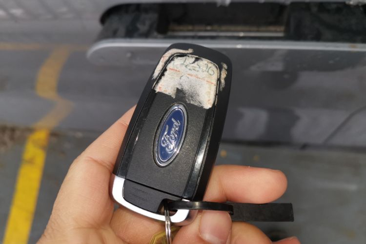 福特 2025款 锐界L 2.0T EcoBoost E混动四驱七座至尊型中控内饰7001