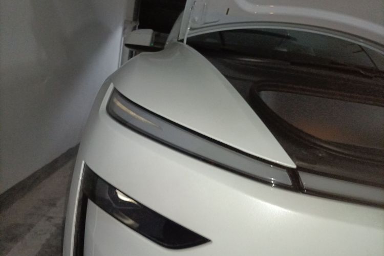 特斯拉 Model Y 2025款 后轮驱动 首发版车身外观8