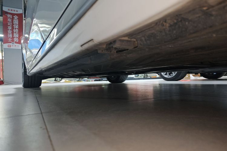 奔驰C级 2019款 改款 C 260 L 运动版局部细节9002