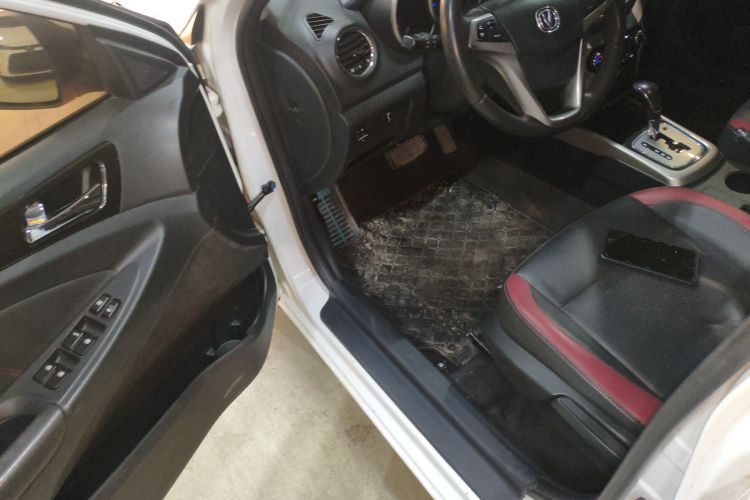 长安 逸动 2015款 1.6L 自动俊酷型 国IV中控内饰20