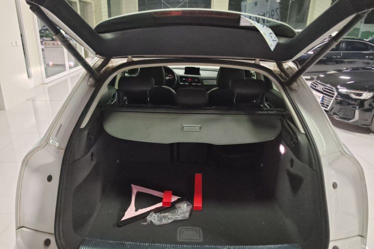 奥迪Q3 2018款 30周年年型 30 TFSI 时尚型机舱底盘23