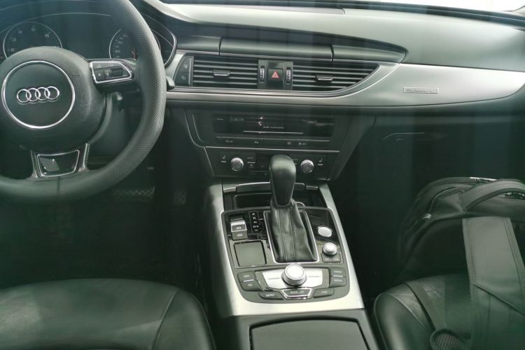 奥迪A6L 2016款 45 TFSI quattro 运动型中控内饰16