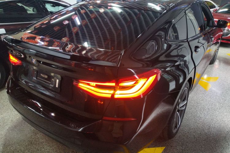 宝马6系GT 2018款 630i M运动套装车身外观7