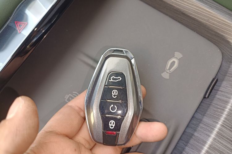 捷途山海L9 2024款 1.5TD 2DHT Pro 7座中控内饰11