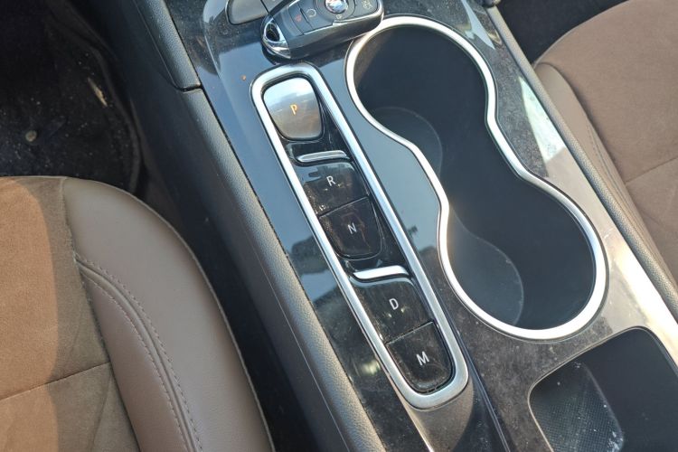 别克 君威 2022款 552T 智享型中控内饰18