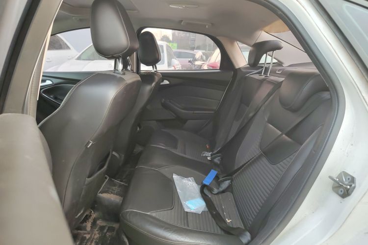 福特 福克斯 2015款 三厢 EcoBoost 180 自动精英型中控内饰21