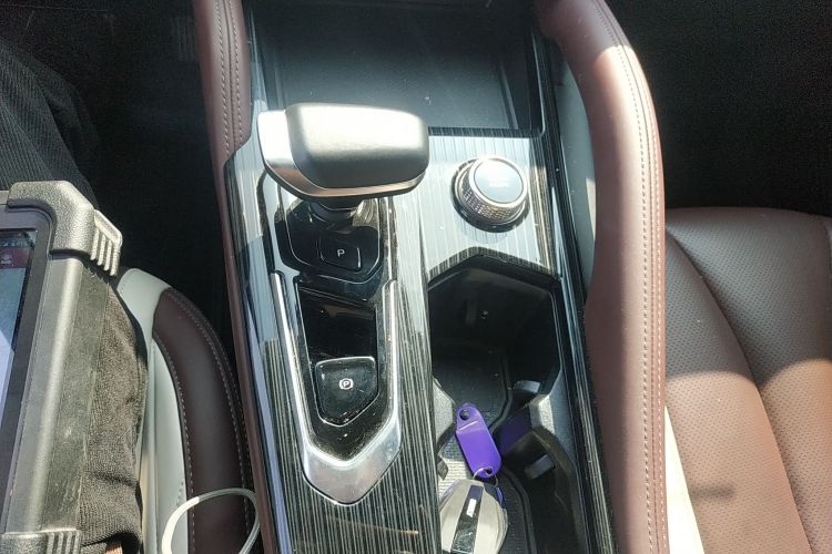 吉利汽车 星越L 2021款 2.0TD DCT EVO两驱尊贵型中控内饰18