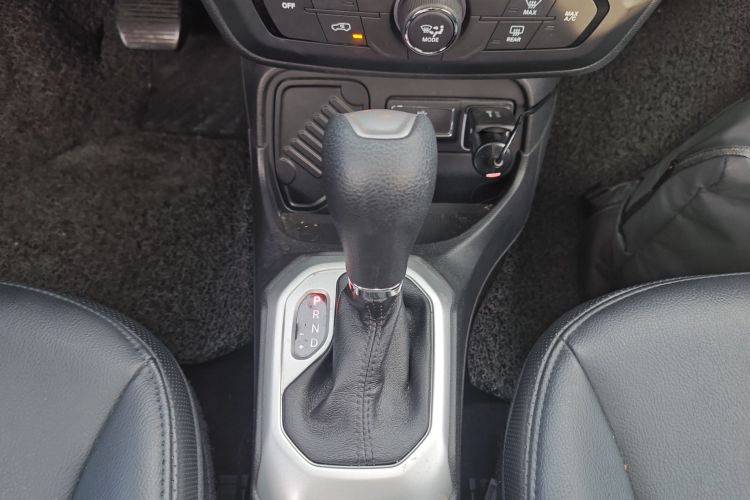 Jeep 自由侠 2019款 220T 自动领先版局部细节18