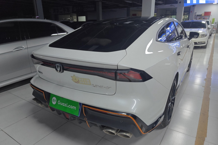 长安UNI-V 2023款 1.5T 运动版车身外观7