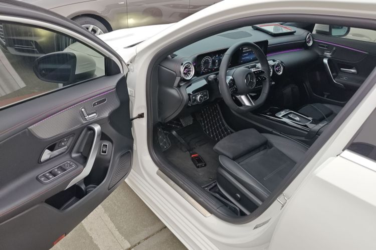 奔驰A级 2024款 改款 A 200 L 时尚型中控内饰20