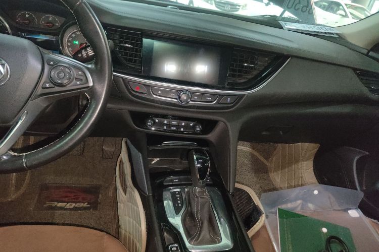 别克 君威 2017款 20T 精英型中控内饰16