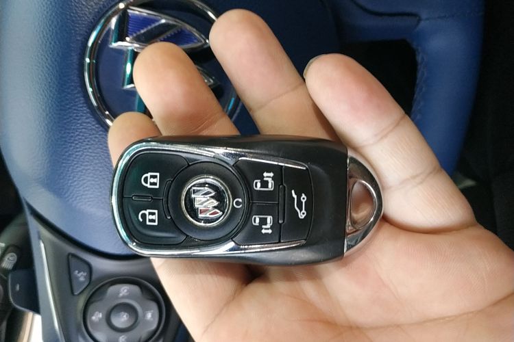 别克GL8 2020款 Avenir艾维亚 四座尊礼版中控内饰11