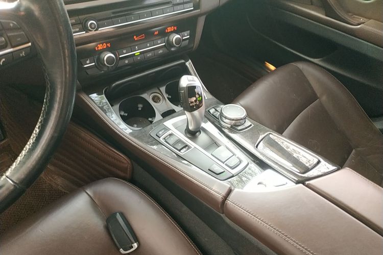 宝马5系 2014款 525Li 豪华设计套装中控内饰18