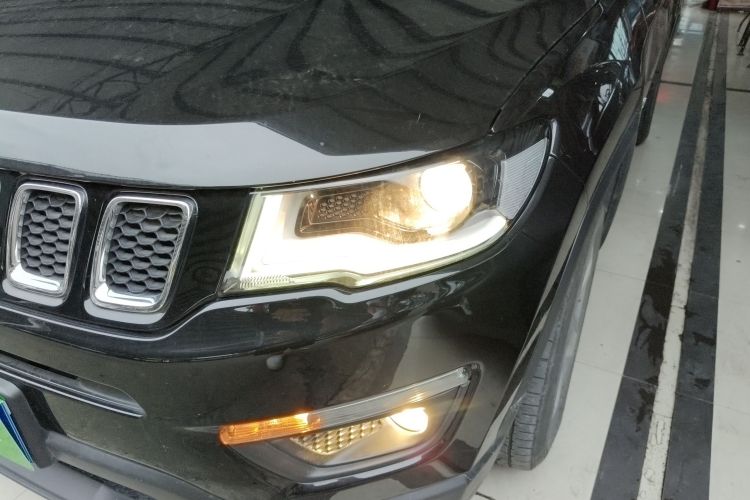 Jeep 指南者 2019款 220T 自动悦享版车身外观36