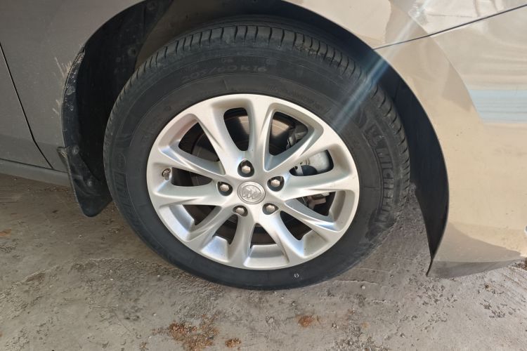 别克GL6 2018款 18T 5座豪华型车身外观10