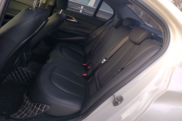 宝马1系 2021款 120i M运动版中控内饰7004